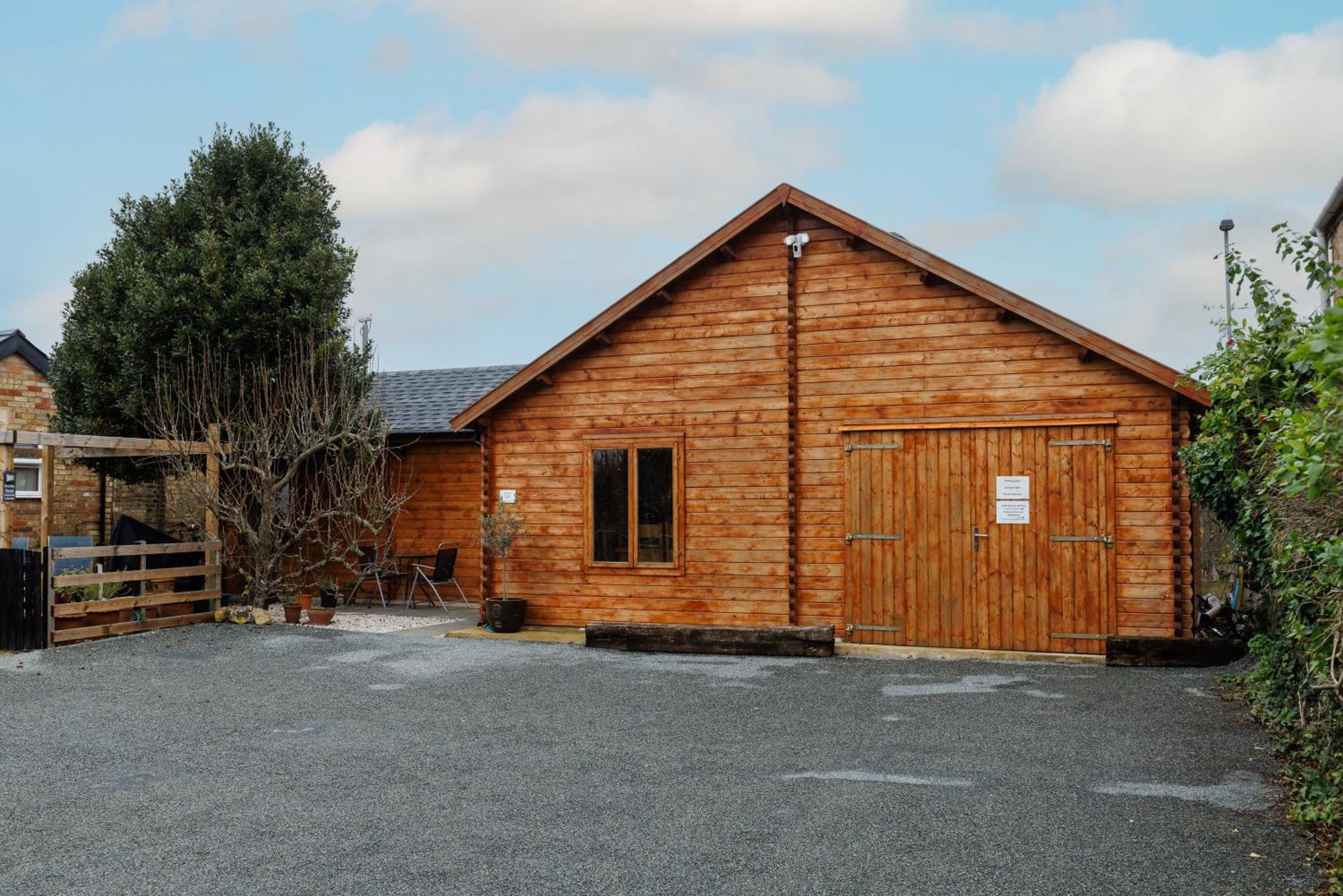 Spacious Cabin Evcharger And Free Parking Near Cambridge Εξωτερικό φωτογραφία