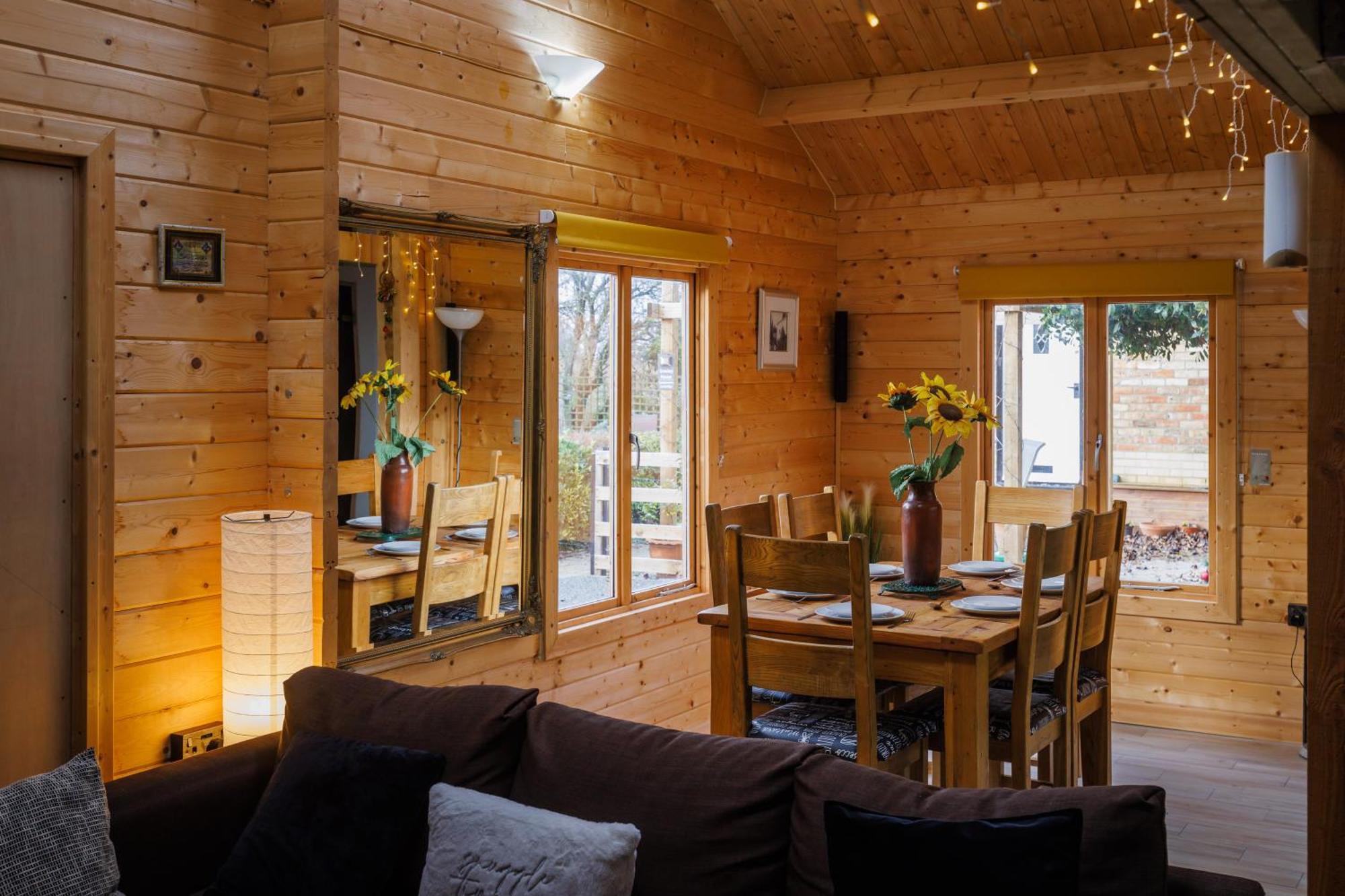 Spacious Cabin Evcharger And Free Parking Near Cambridge Εξωτερικό φωτογραφία