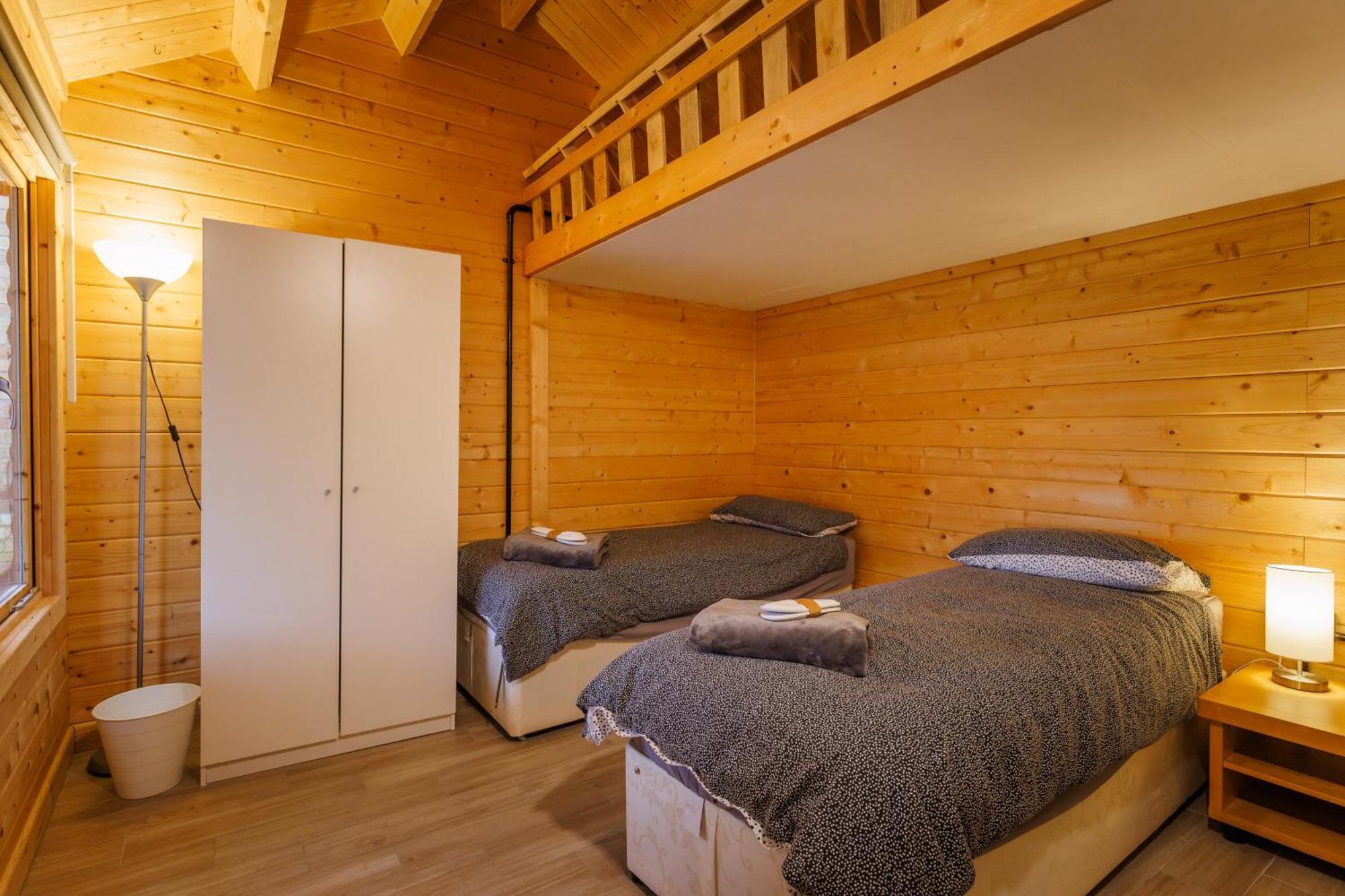 Spacious Cabin Evcharger And Free Parking Near Cambridge Εξωτερικό φωτογραφία